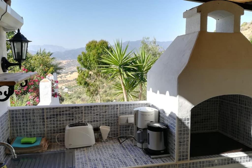 Tiny House 12M2 In Holiday Park With 55 M2 Pool Tolox Zewnętrze zdjęcie