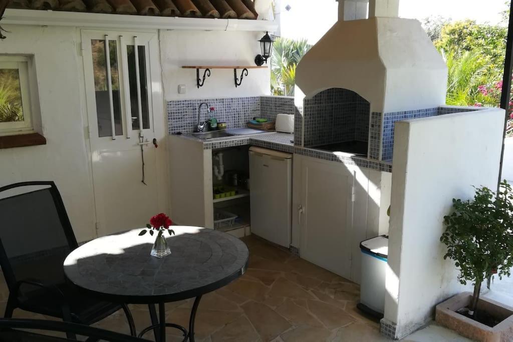 Tiny House 12M2 In Holiday Park With 55 M2 Pool Tolox Zewnętrze zdjęcie