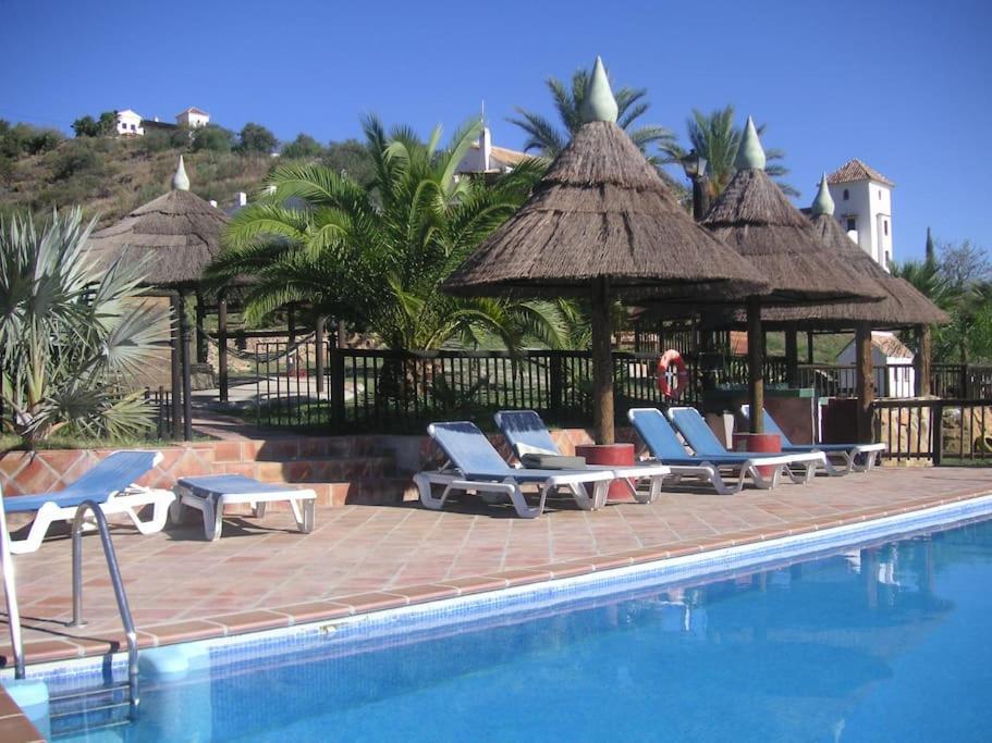 Tiny House 12M2 In Holiday Park With 55 M2 Pool Tolox Zewnętrze zdjęcie